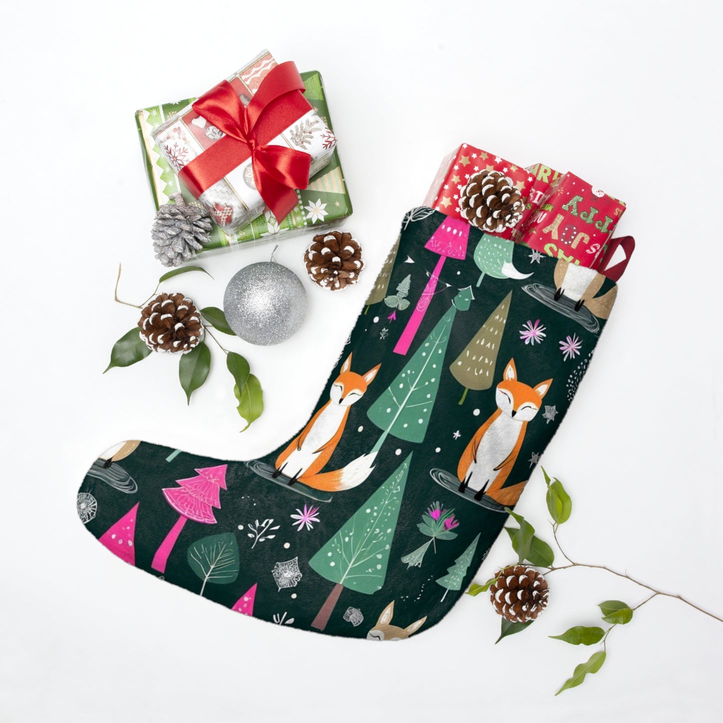 Medias navideñas de zorros en el bosque